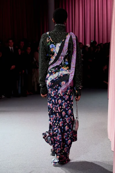 Look 69
